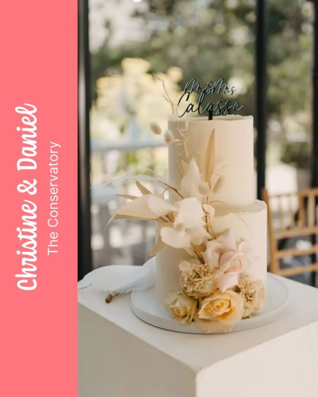 CHRISTINE & DANIEL
...
Our super iconic Kate design dressed up with textured top edges and beautiful fresh flowers & dried foliage. A bespoke black acrylic cake topper from @bakeitbeautiful.co.za gives this cake a modern edge 
...
Photography by @lora.photography 📸
Flowers provided by @4everyevent 💐
Venue @theconservatoryinfranschhoek
Coordinated by @strawberryweddingsandevents
...
#weddingcakes #weddingcake #cakes #cake #cakeme #weddinginspiration #crumb #crumbcakes #crumbcakessa #weddingideas #weddings