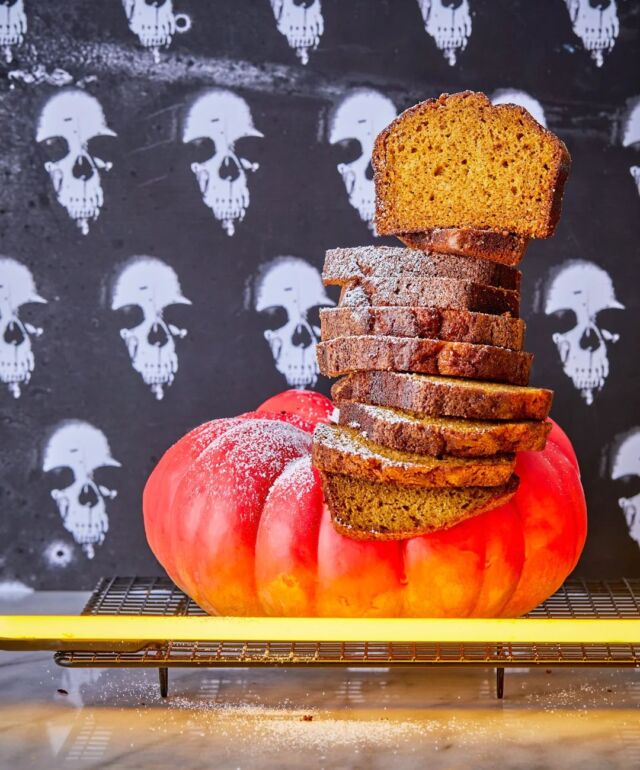 HAPPY HALLOWEEN!🎃🎃🎃 I hope you received all the treats, and none of the tricks! (Just remember - you can always treat yourself!!!) This is one of my favourite images and favourite recipes from my cookbook - PUMPKIN SPICE LOAF. Think banana bread, but with a sweet pumpkin and spice twist. it is absolutely delicious and super easy to make! 🎃🎃🎃CAKE IT TILL YOU MAKE IT By @anmarwildingStyling @hanneskoegelenbergPhotography @henk_hattingh_photography Publisher @annakemullerpublishing 🎃🎃🎃#halloween #halloween2024 #cake #cakeme #crumbcakes #crumbcakessa #cakeittillyoumakeit #cookbook #pumpkin #pumpkinspice #pumpkins