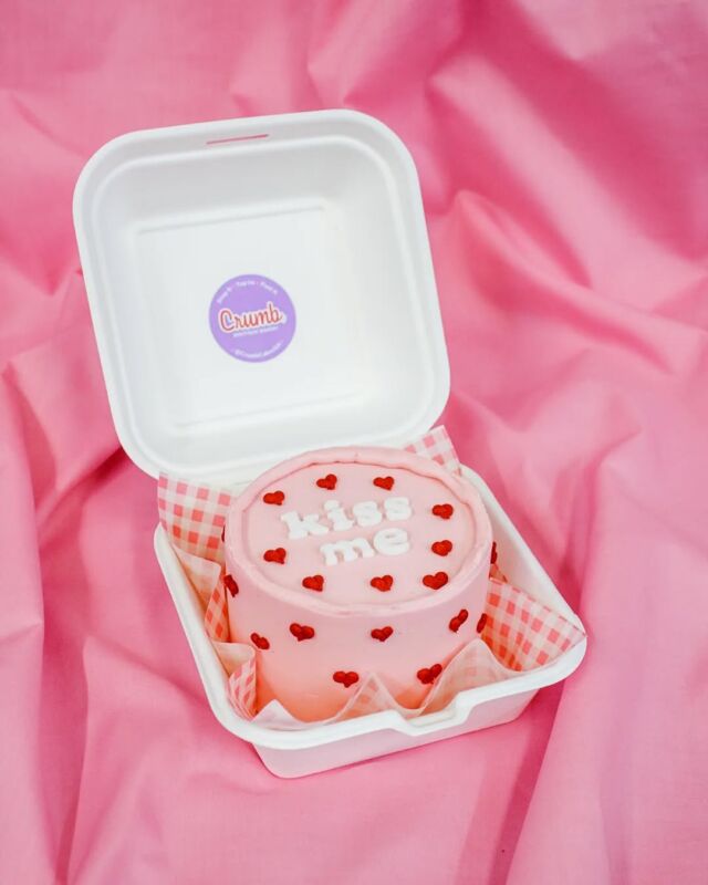 QUEEN OF HEARTS...Spoil your Valentine with this adorable mini cake. It is covered in the cutest teeny tiny buttercream hearts, and is roped with a cute message. Choose between: Kiss Me, Love You, XOXO and Be Mine ...Order from our online store ♥️♥️♥️...#valentinesday #valentines#minicake