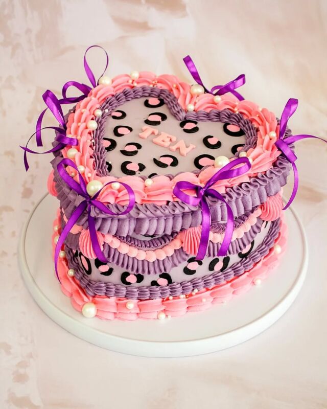 A Custom 💜 For Ondine...Now this is a brief I resonate with!!! I do love a bit of leopard print, especially if it comes in an incredible colour palette of pink and purples...Add some pearls?? Yes please. Add some bows?? Why not? 💥💥💥You can order a heart cake similar to this on our online store, or we can customise it for you like this one...#crumb #crumbcakes #crumbcakessa #heartcake #heartshapedcake #heartcakes #lambeth #lambethcake #lambethcakes #vintagecake #vintagecakes