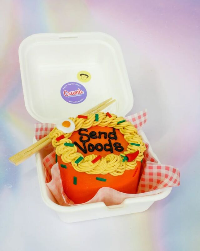 Spicy!!! 🍜 🍜🍜Who doesn't love a cheeky bowl of spicy noodles??? This @indomie_southafrica inspired mini cake is just perfect for the week of love! ...How cute is that little fried egg though??? 🍳...#crumb #crumbcakes#cakeme #crumbcakessa #noodles #indomie #noodle #minicake #minicakes #bentocake #cake #cakes #noodles🍜